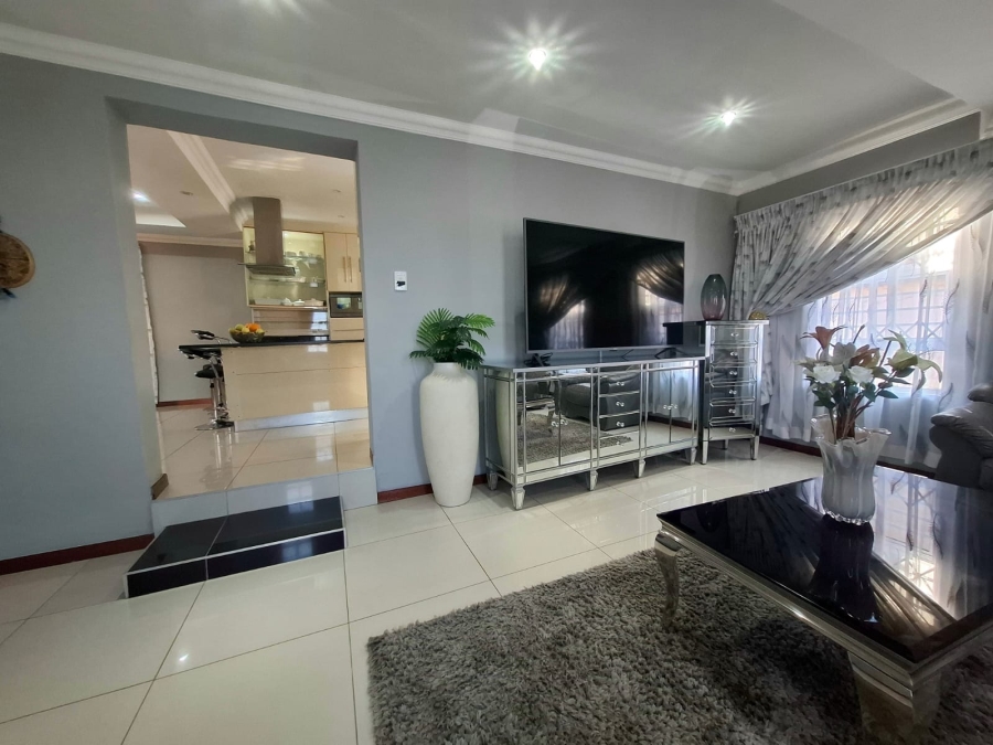 5 Bedroom Property for Sale in Nahoon Valley Park Eastern Cape